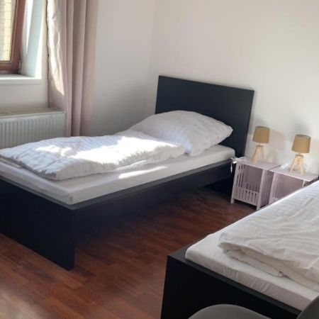 Zimmer In Wohnung, Monteure, Zentral, Enger Exterior foto